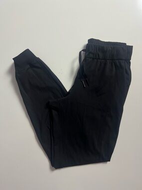 Lululemon On The Fly Jogger *Luxtreme, Black, Size 2